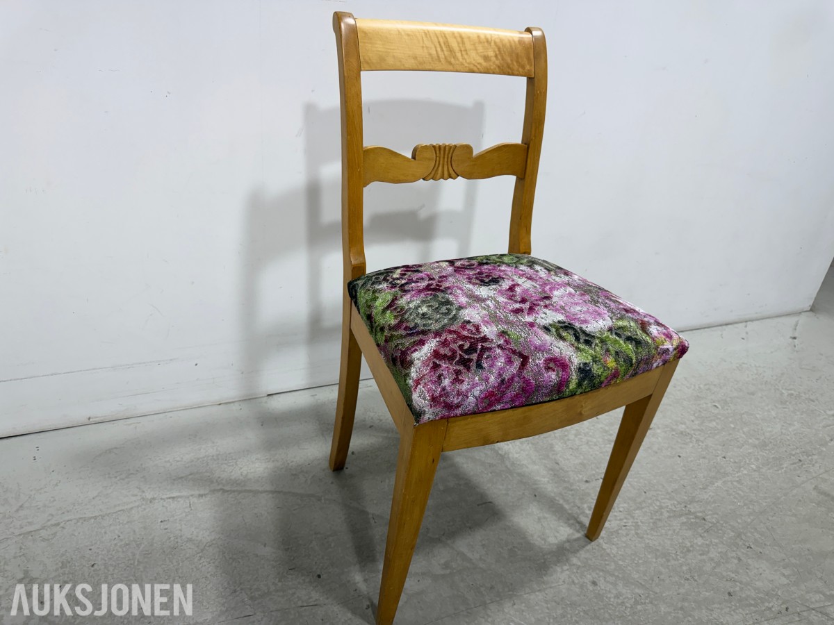Spisebord med klaffer og 2 stoler