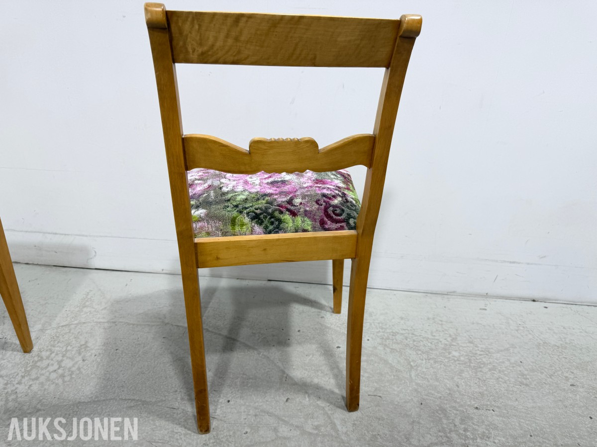 Spisebord med klaffer og 2 stoler