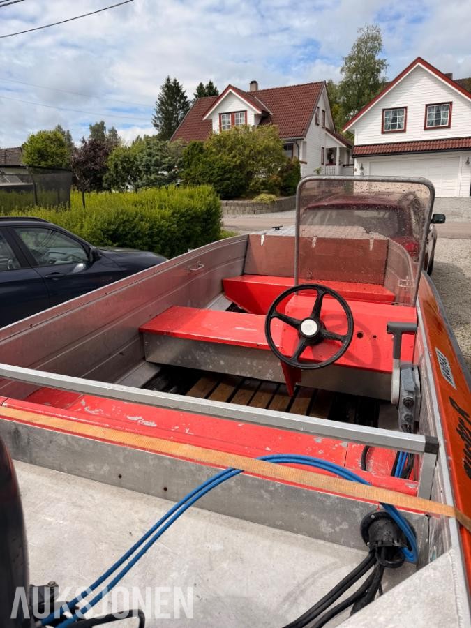 1985 Buster R med Yamaha 30 hk og tilhenger