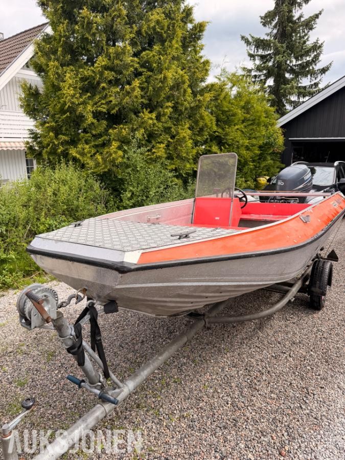 1985 Buster R med Yamaha 30 hk og tilhenger