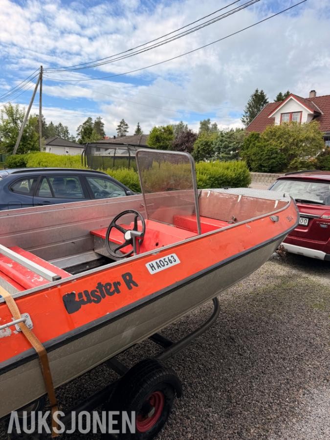1985 Buster R med Yamaha 30 hk og tilhenger
