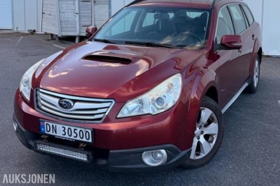 2010 Subaru Outback 2.0 150hk AWD cruisekontroll hengerfeste keyless navigasjon soltak s+v dekk eu ok 01.2028