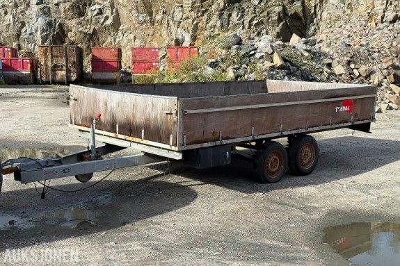 2011 Tredal T-23 - BBG tilhenger - 2300 kg totalvekt – kassemål 397 x 212 cm 