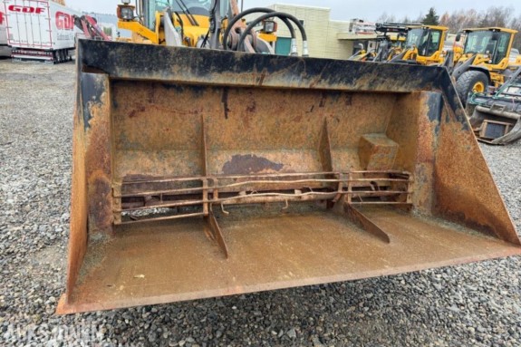 Kils Maskin sandstrøer 2800 liter – 240 cm arbeidsbredde