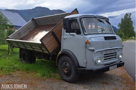 1972 Dodge K700 3-Veis Tippbil