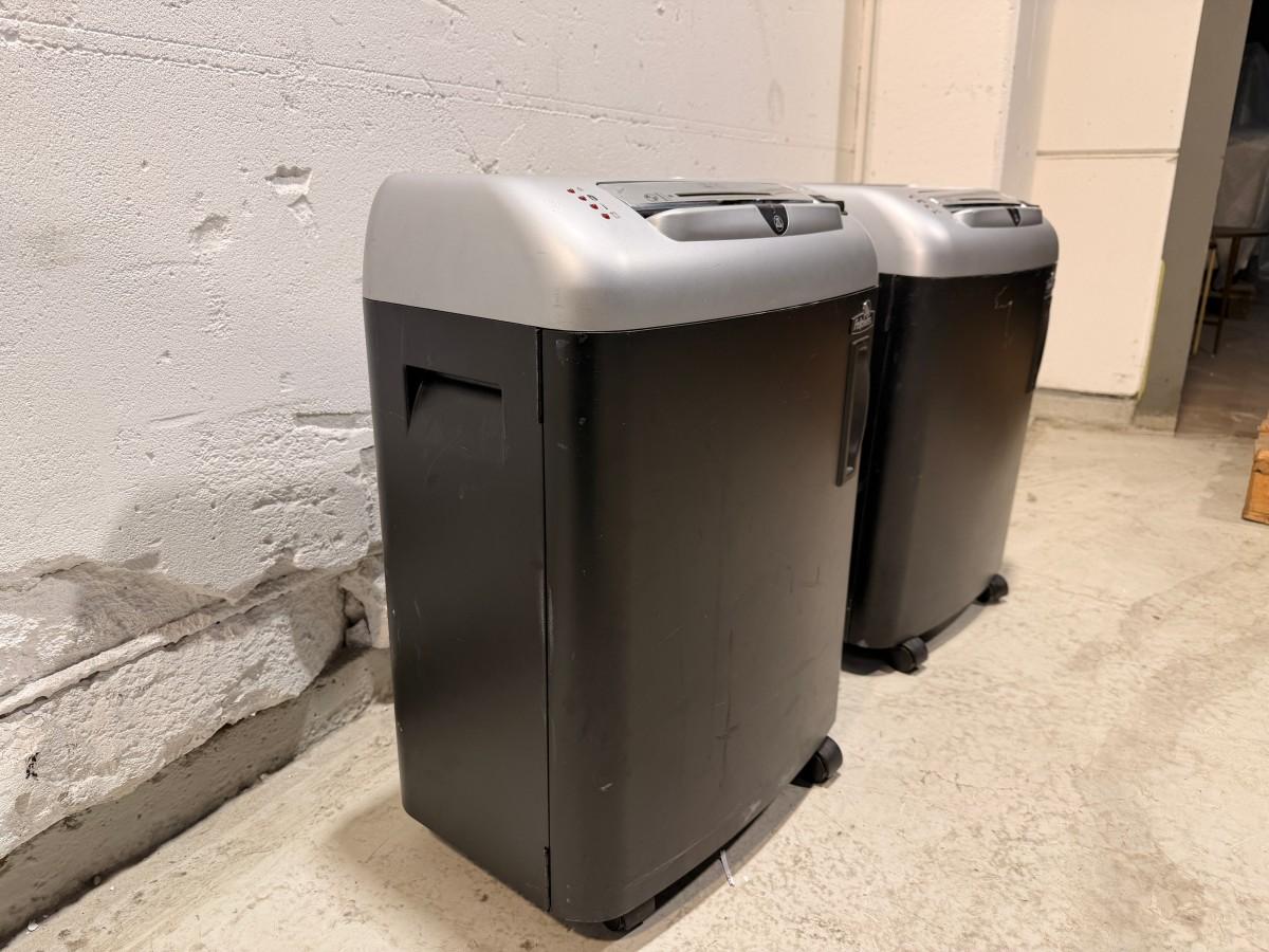 2 stk Fellowes Powershred SB-87Cs makuleringsmaskiner