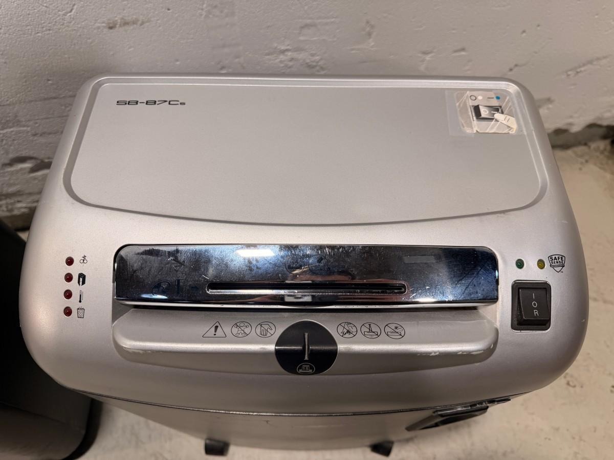 2 stk Fellowes Powershred SB-87Cs makuleringsmaskiner
