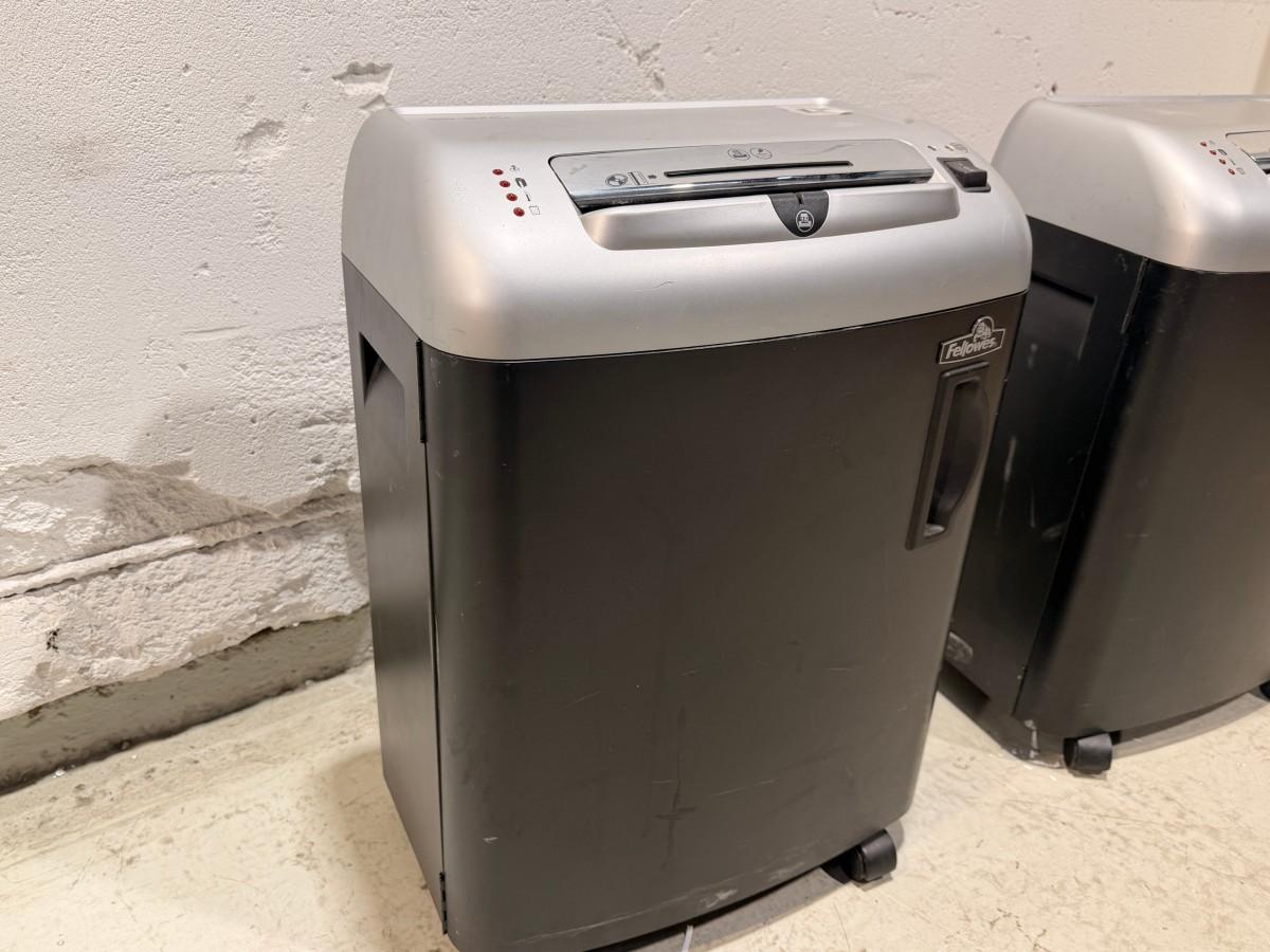 2 stk Fellowes Powershred SB-87Cs makuleringsmaskiner