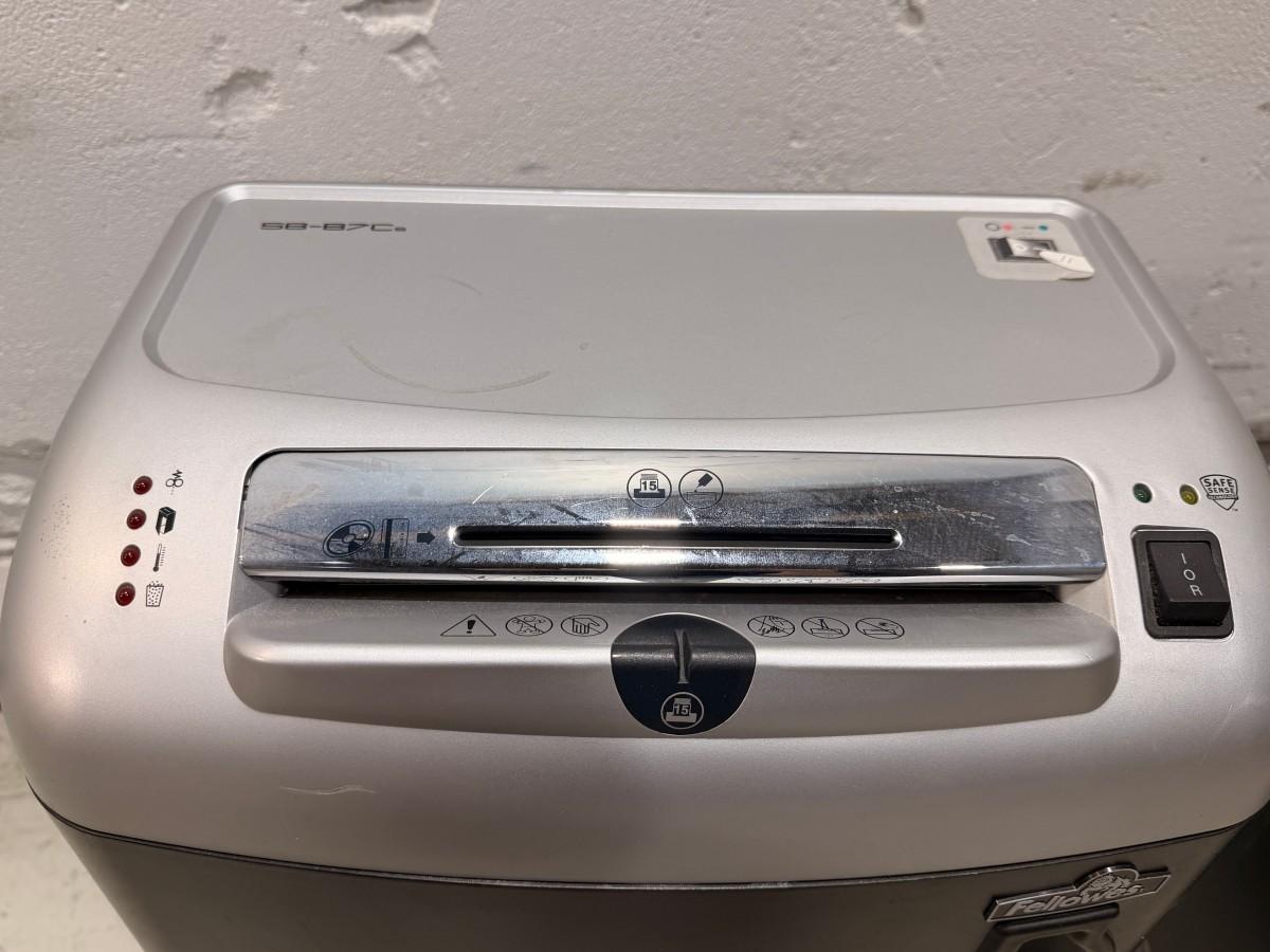 2 stk Fellowes Powershred SB-87Cs makuleringsmaskiner