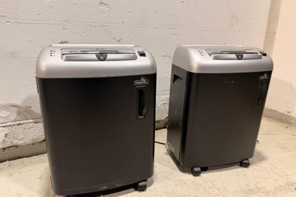 2 stk Fellowes Powershred SB-87Cs makuleringsmaskiner