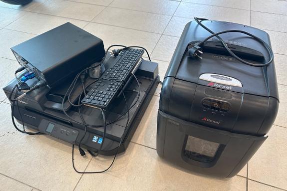 Avision AD280F dokumentskanner, Rexel Auto+ 130X makulator og stasjonær PC