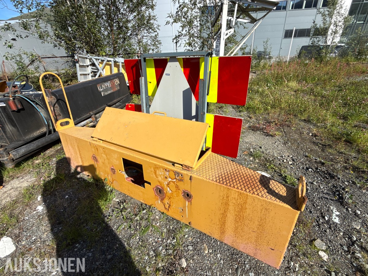 Verktøykasse til CAT140 Veghøvel