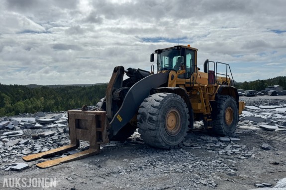 2011 Volvo L350F hjullaster 2011 - 56 300 kg - 18 321 timer - Spakstyring - Skuffe – 3. funksjon – sentralsmøring