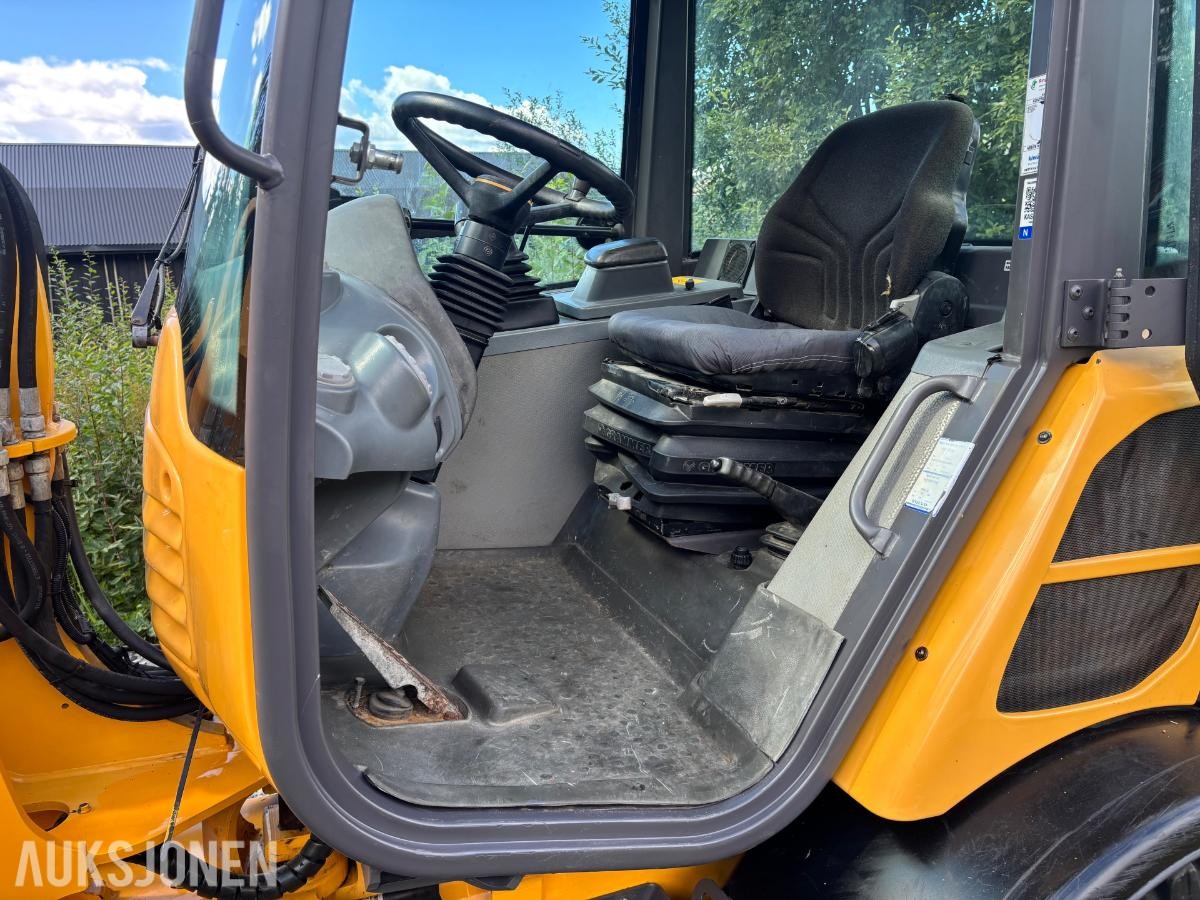 2016 Volvo L25F med Pallegaffel Skuffe og Snøkjetting