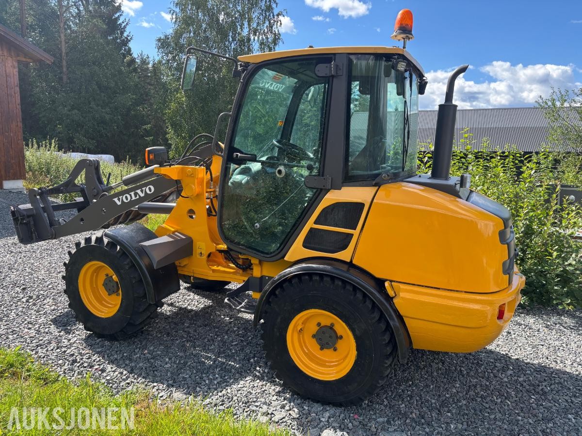 2016 Volvo L25F med Pallegaffel Skuffe og Snøkjetting