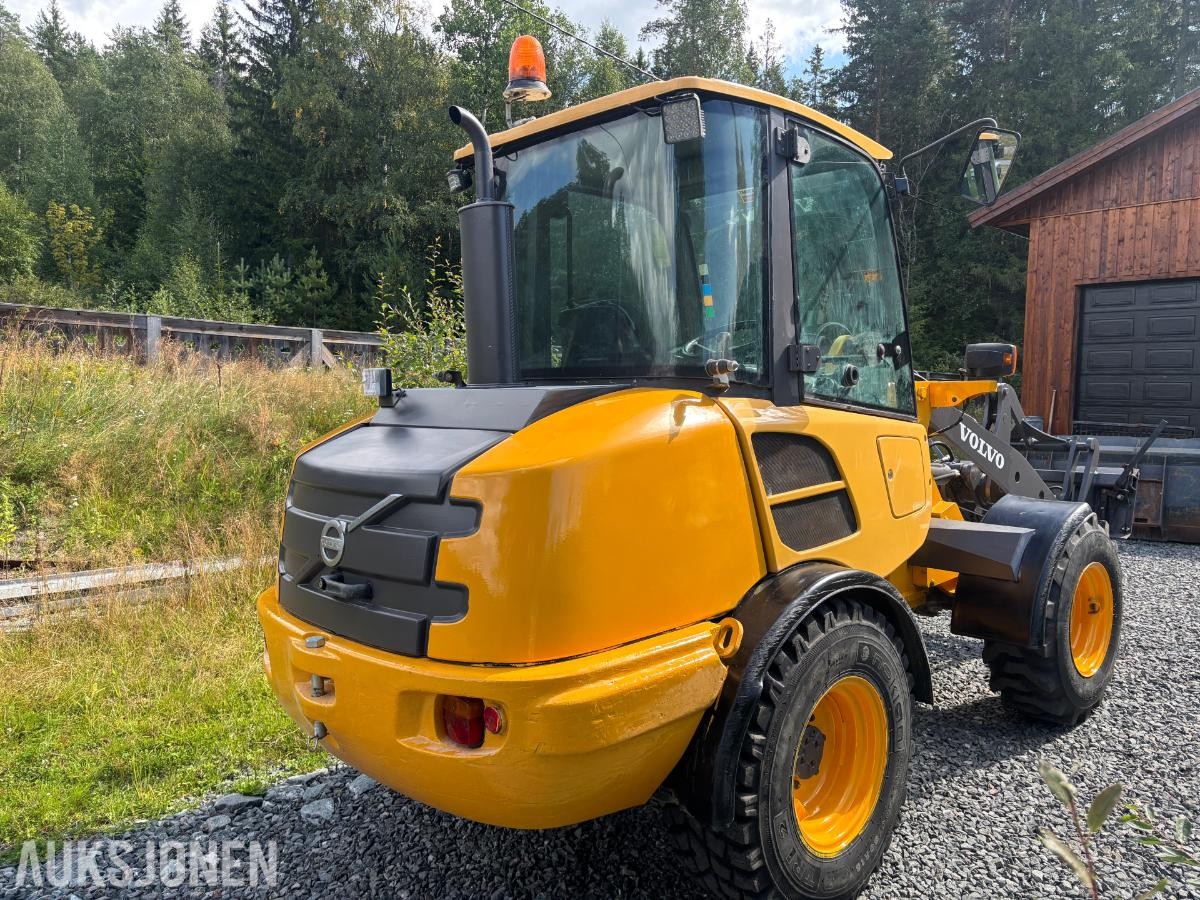2016 Volvo L25F med Pallegaffel Skuffe og Snøkjetting