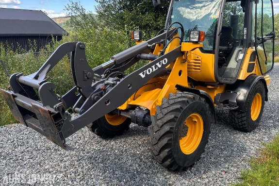 2016 Volvo L25F med Pallegaffel Skuffe og Snøkjetting