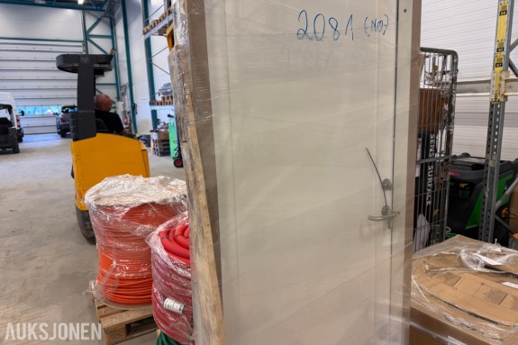 1 ny ytterdør 90X200cm Hvit