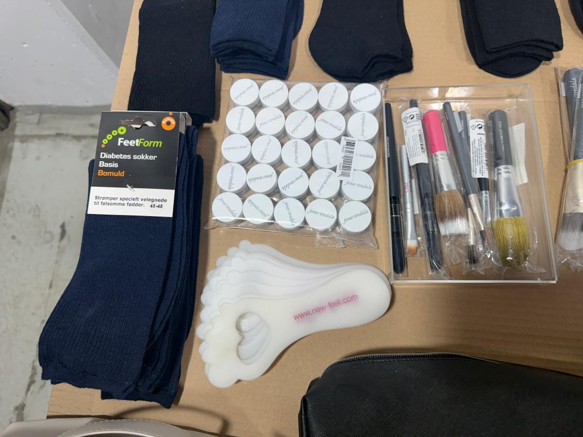 Stort vareparti med hudpleie, kosmetikk, fotpleie og sokker