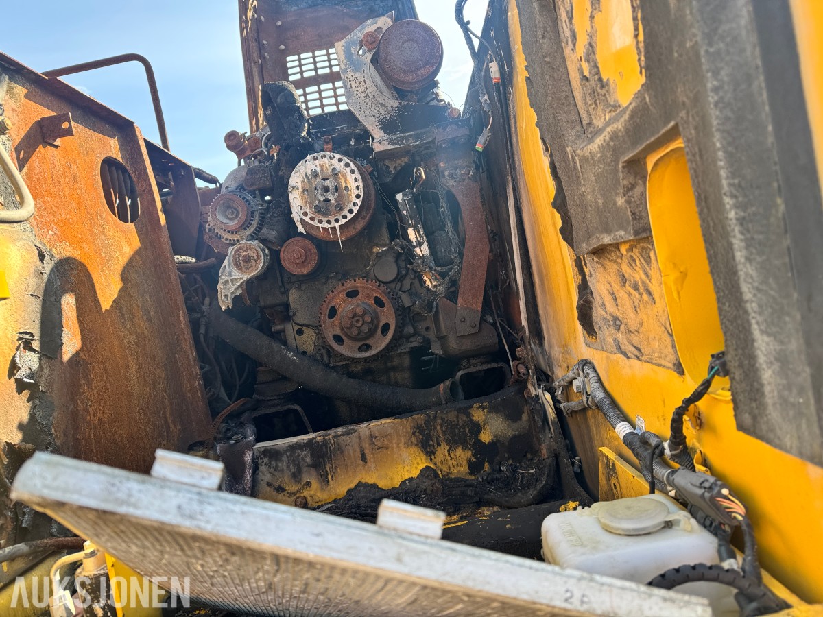 2012 Komatsu PW160-8 hjulgraver – brannskadet reparasjonsobjekt