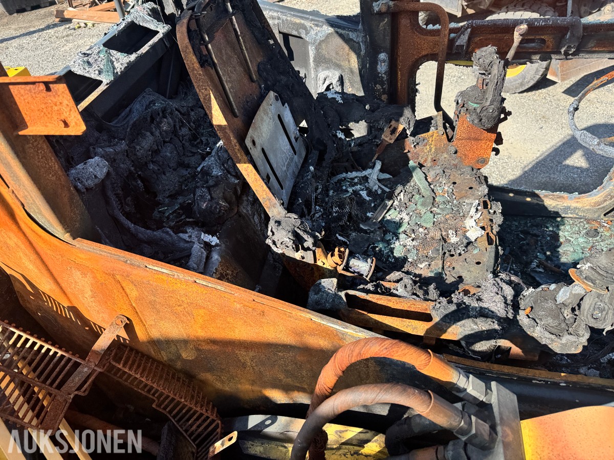2012 Komatsu PW160-8 hjulgraver – brannskadet reparasjonsobjekt