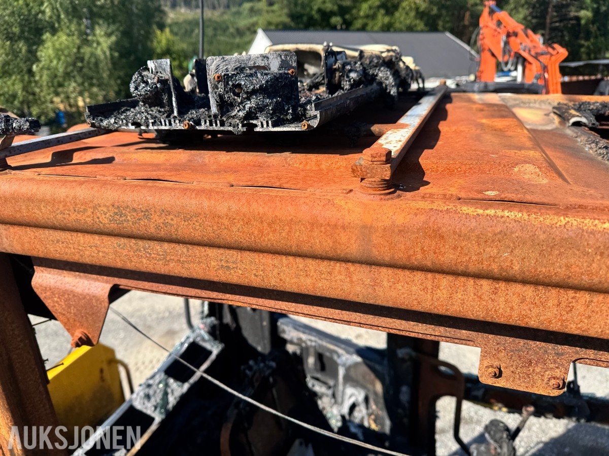 2012 Komatsu PW160-8 hjulgraver – brannskadet reparasjonsobjekt
