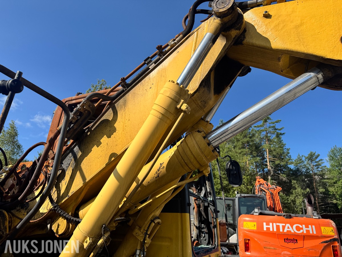 2012 Komatsu PW160-8 hjulgraver – brannskadet reparasjonsobjekt