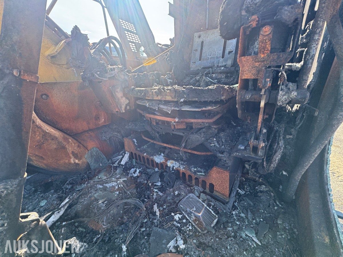 2012 Komatsu PW160-8 hjulgraver – brannskadet reparasjonsobjekt