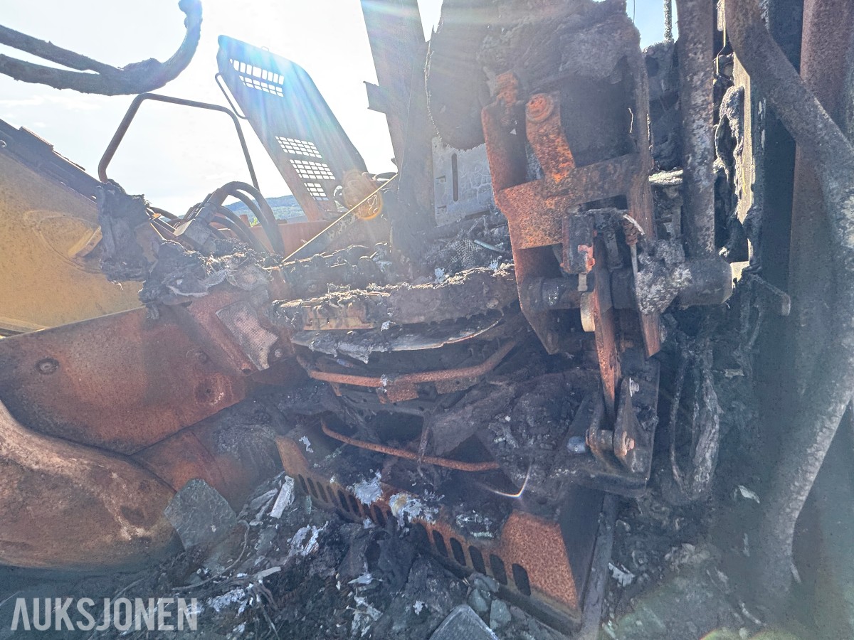 2012 Komatsu PW160-8 hjulgraver – brannskadet reparasjonsobjekt