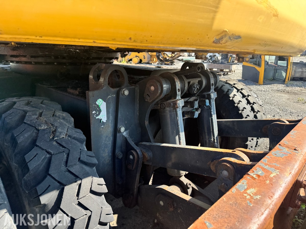 2012 Komatsu PW160-8 hjulgraver – brannskadet reparasjonsobjekt