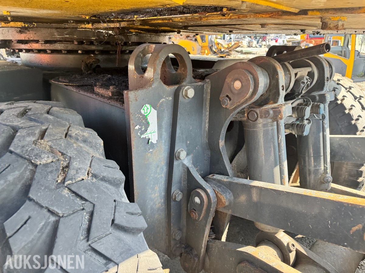 2012 Komatsu PW160-8 hjulgraver – brannskadet reparasjonsobjekt