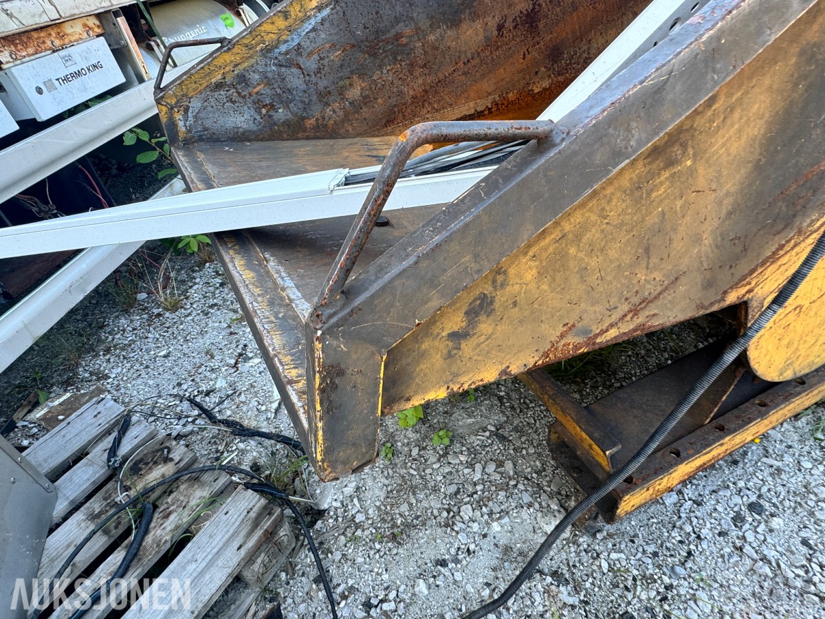 Tippcontainer m/hjul – ca. 180 cm lengde