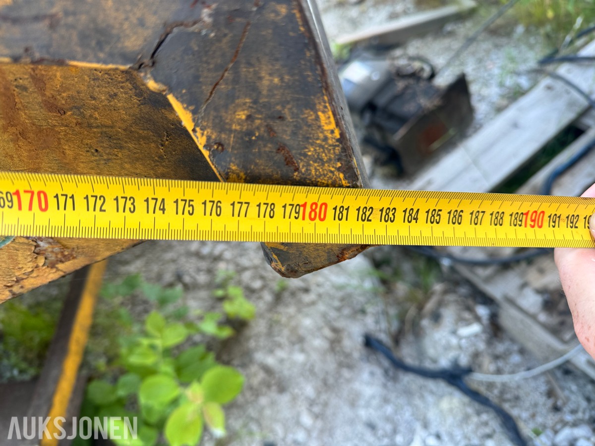 Tippcontainer m/hjul – ca. 180 cm lengde