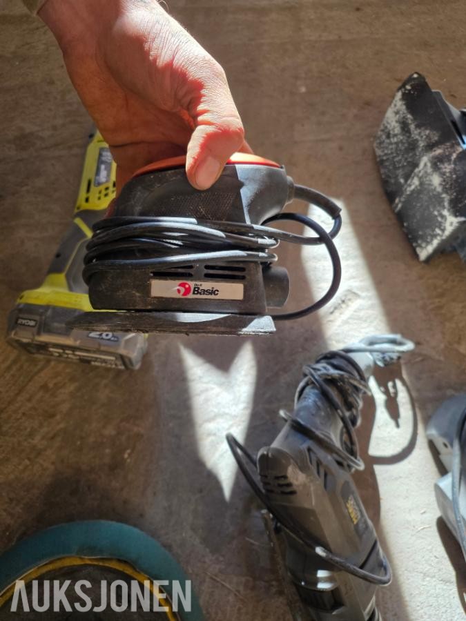 Håndverktøy Div Håndverktøy 1 lader og noen batterier
