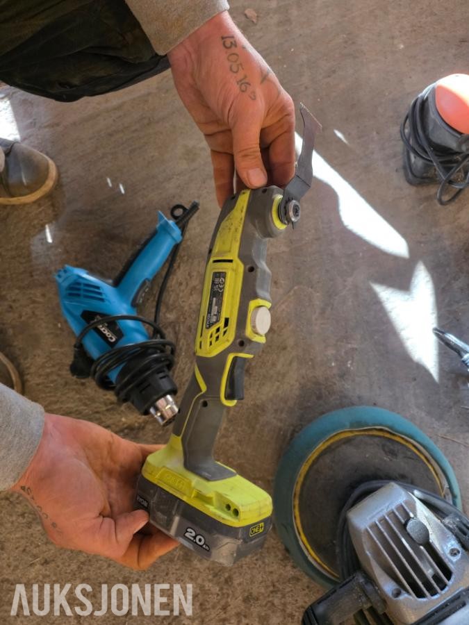 Håndverktøy Div Håndverktøy 1 lader og noen batterier