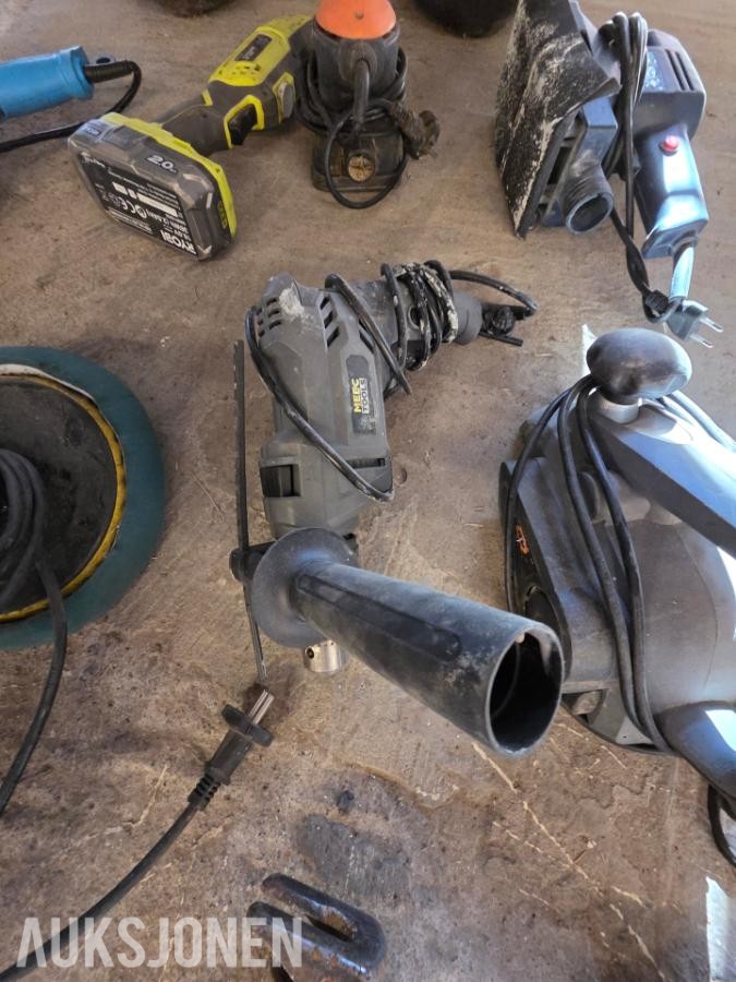 Håndverktøy Div Håndverktøy 1 lader og noen batterier
