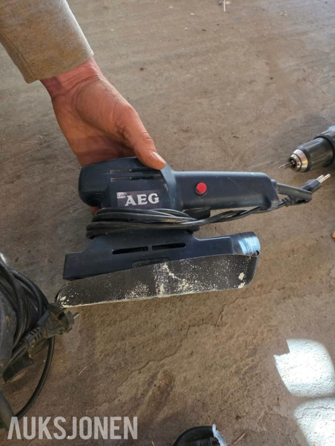Håndverktøy Div Håndverktøy 1 lader og noen batterier