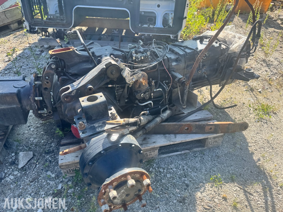 Massey Ferguson 375 - 1992 modell komplett girkasse med bakaksel