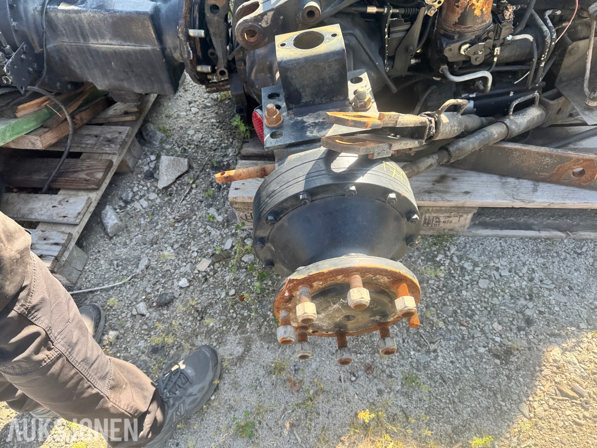 Massey Ferguson 375 - 1992 modell komplett girkasse med bakaksel
