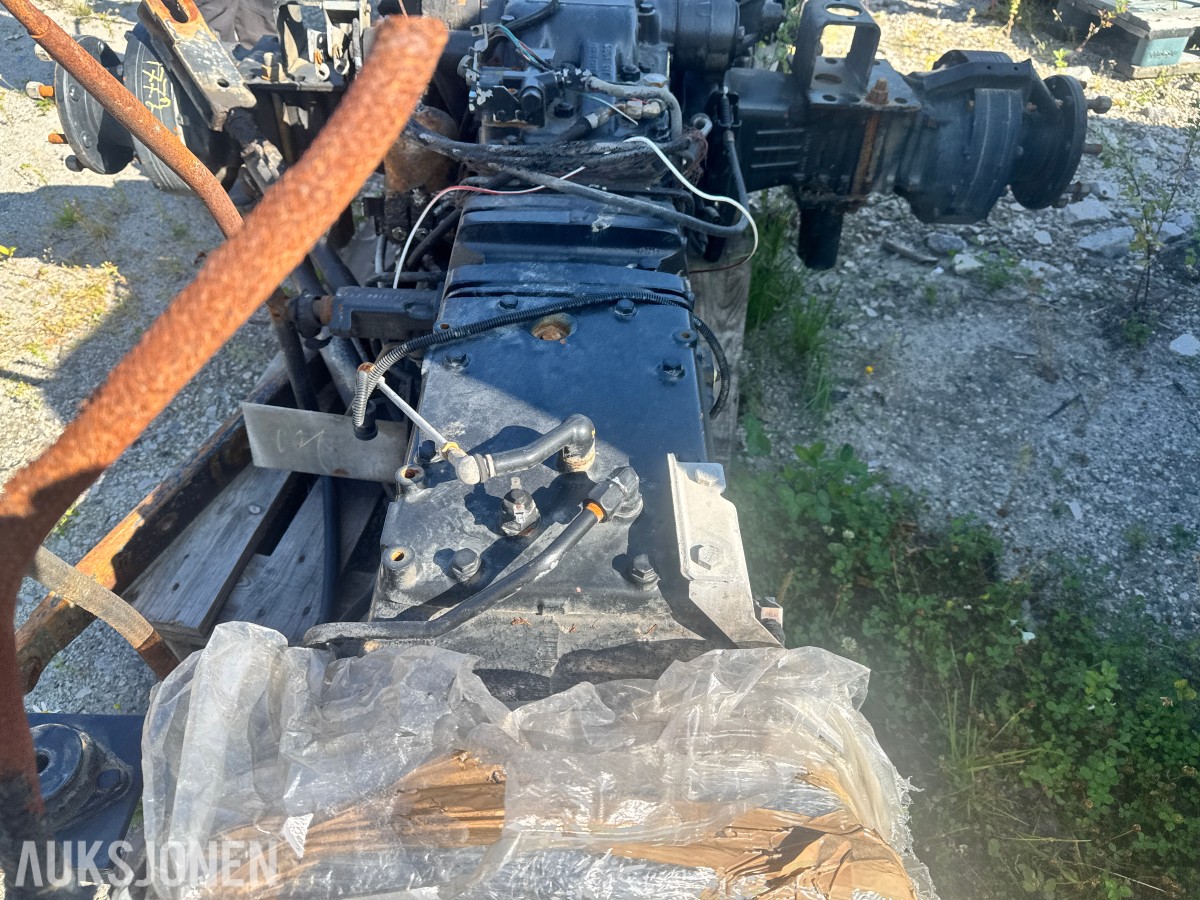 Massey Ferguson 375 - 1992 modell komplett girkasse med bakaksel