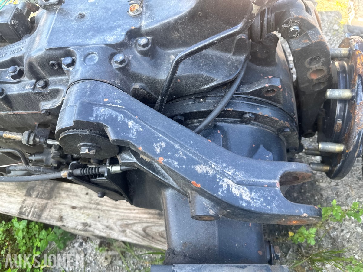 Massey Ferguson 375 - 1992 modell komplett girkasse med bakaksel