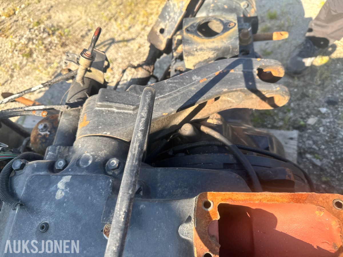 Massey Ferguson 375 - 1992 modell komplett girkasse med bakaksel