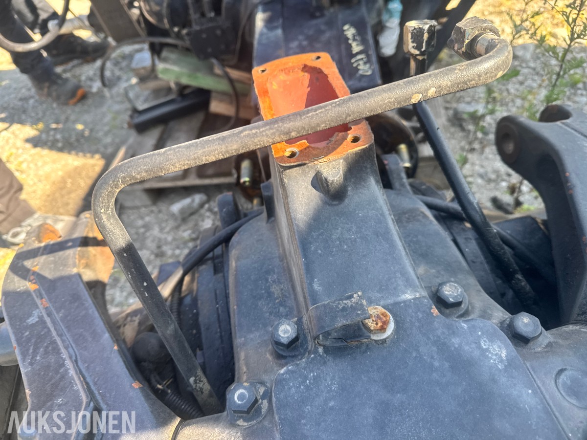 Massey Ferguson 375 - 1992 modell komplett girkasse med bakaksel