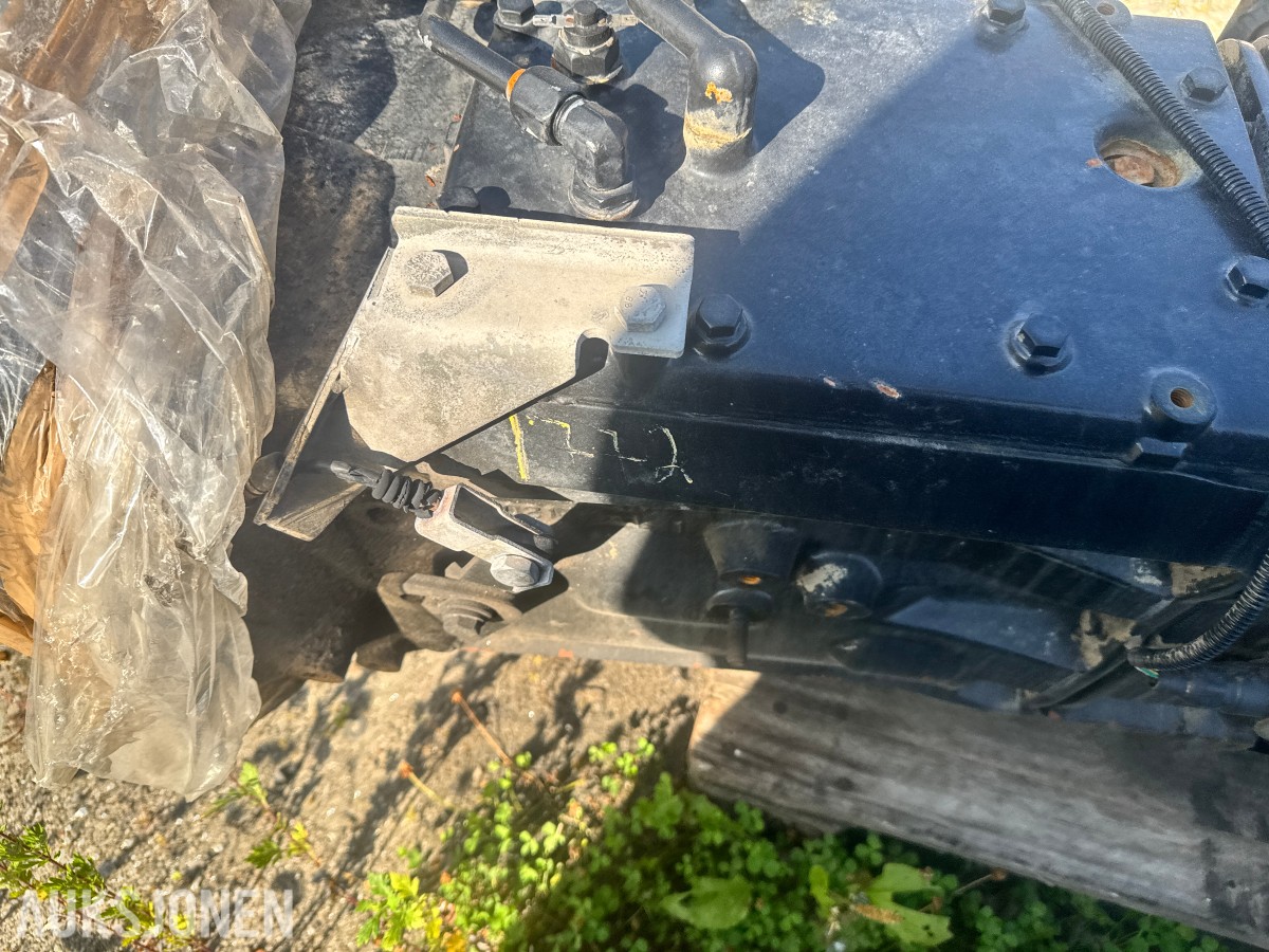 Massey Ferguson 375 - 1992 modell komplett girkasse med bakaksel