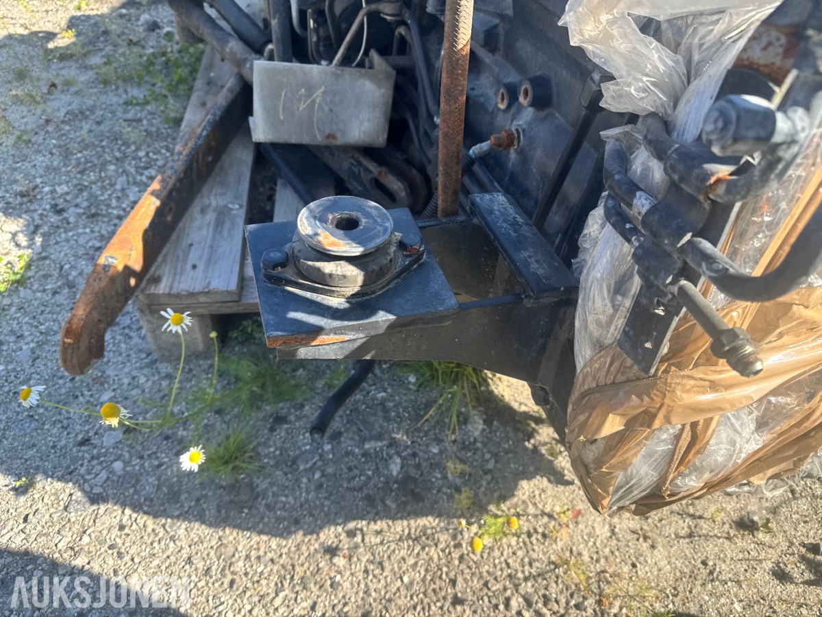 Massey Ferguson 375 - 1992 modell komplett girkasse med bakaksel