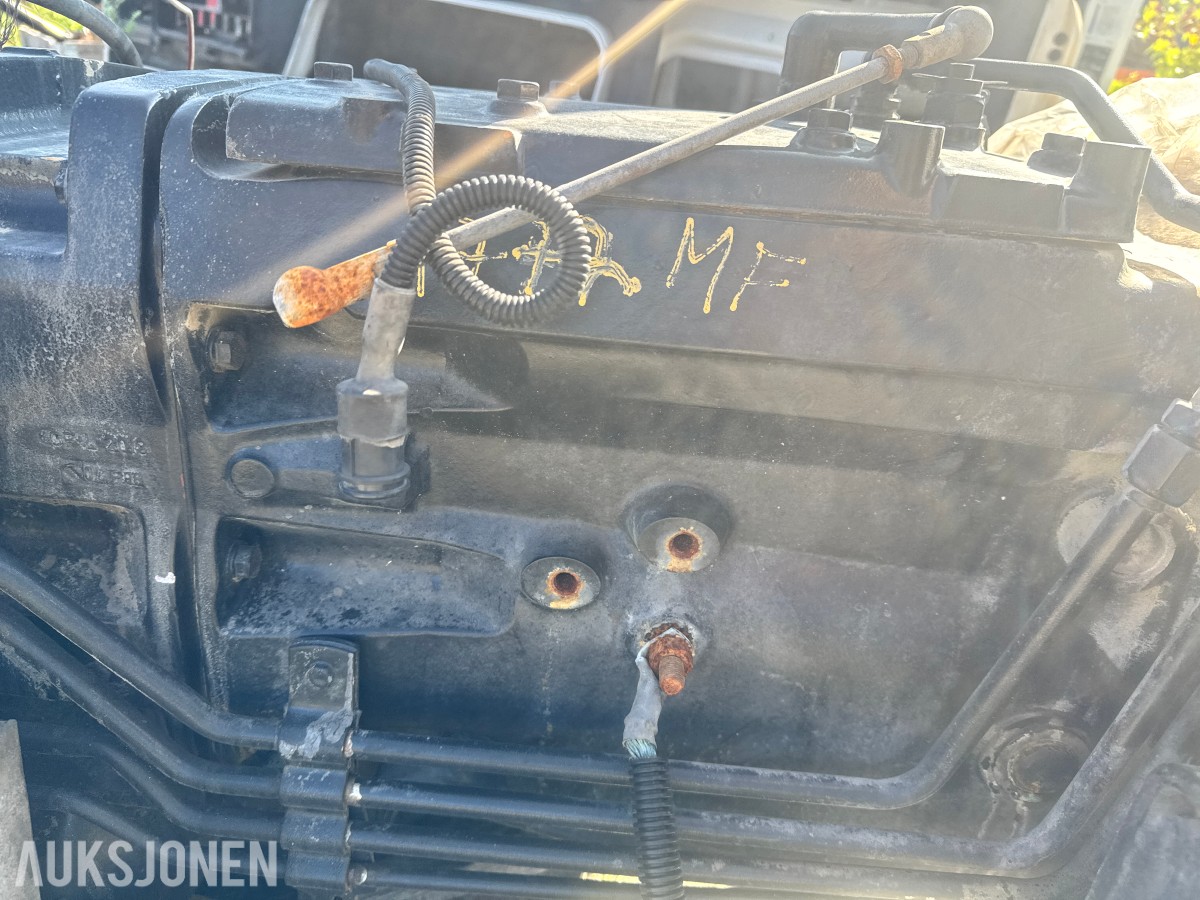 Massey Ferguson 375 - 1992 modell komplett girkasse med bakaksel
