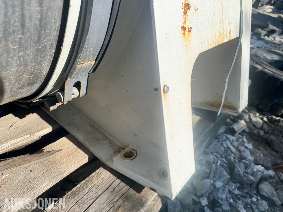 Vanntank i aluminium fra betongbil
