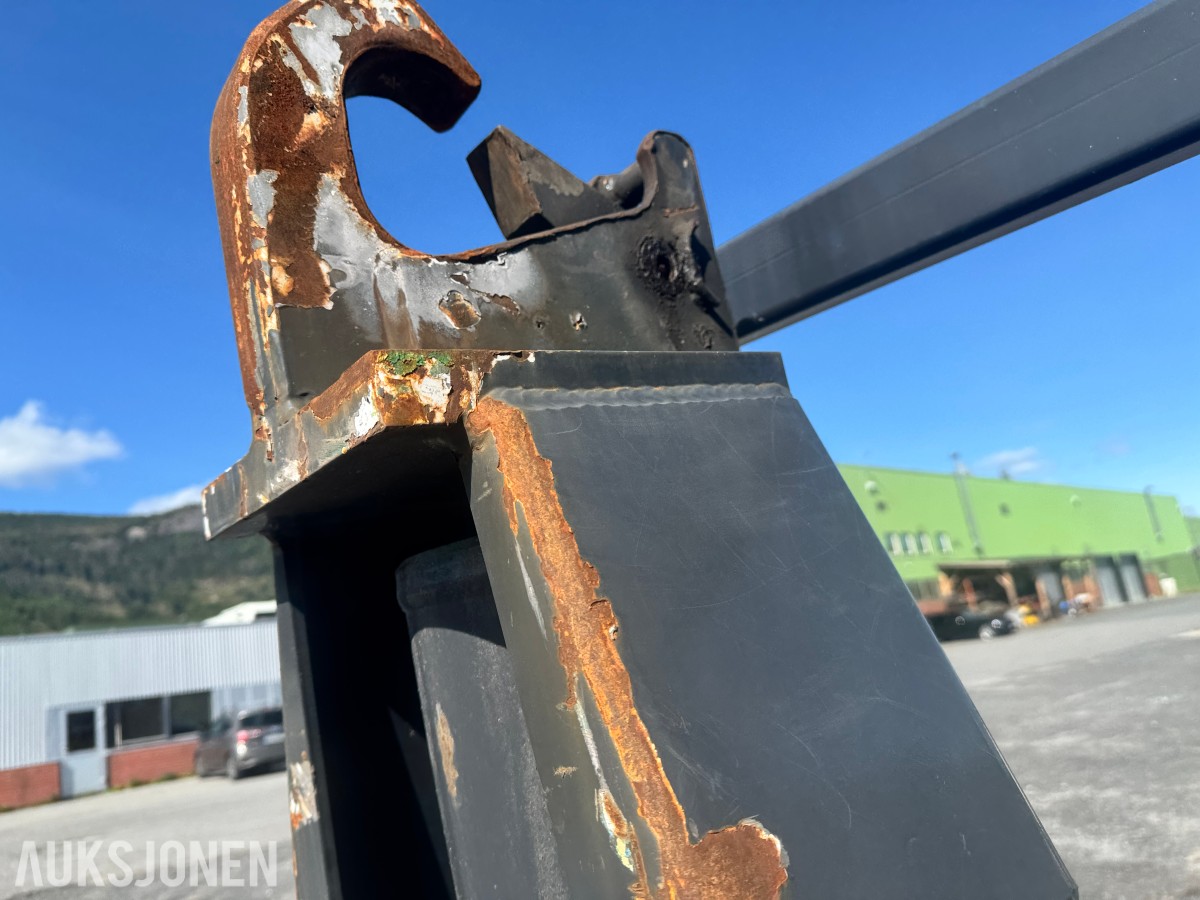 2021 Zetterbergs LIVAB AL26.5550 krokløft - CE-merking - hydraulikkanlegg med ventilblokk og elektrisk koblingsboks - hjelperamme, teleskopdel og bakre rullebukk