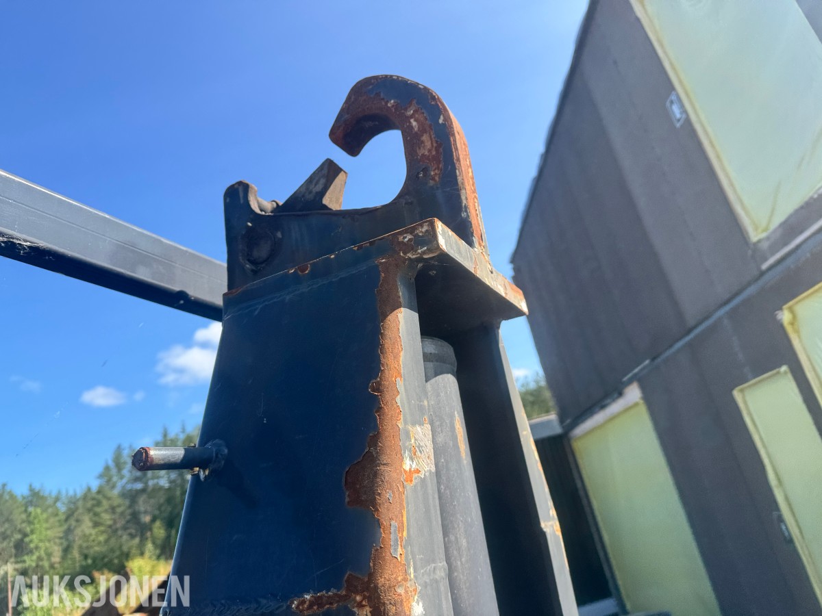 2021 Zetterbergs LIVAB AL26.5550 krokløft - CE-merking - hydraulikkanlegg med ventilblokk og elektrisk koblingsboks - hjelperamme, teleskopdel og bakre rullebukk