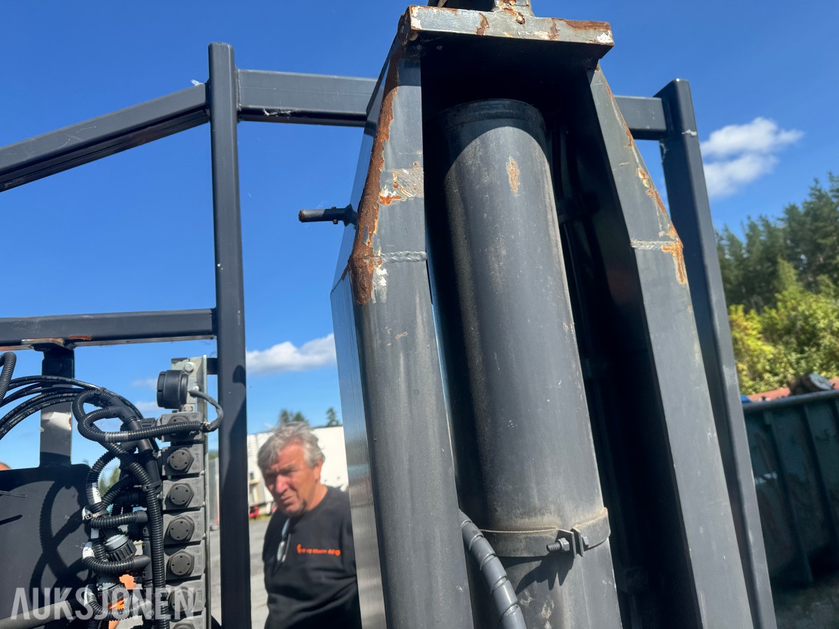 2021 Zetterbergs LIVAB AL26.5550 krokløft - CE-merking - hydraulikkanlegg med ventilblokk og elektrisk koblingsboks - hjelperamme, teleskopdel og bakre rullebukk